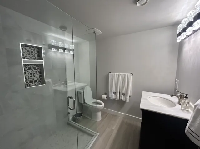 Modern New Basement Suite in Quiet Cul-de-sac