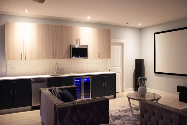Modern New Basement Suite in Quiet Cul-de-sac