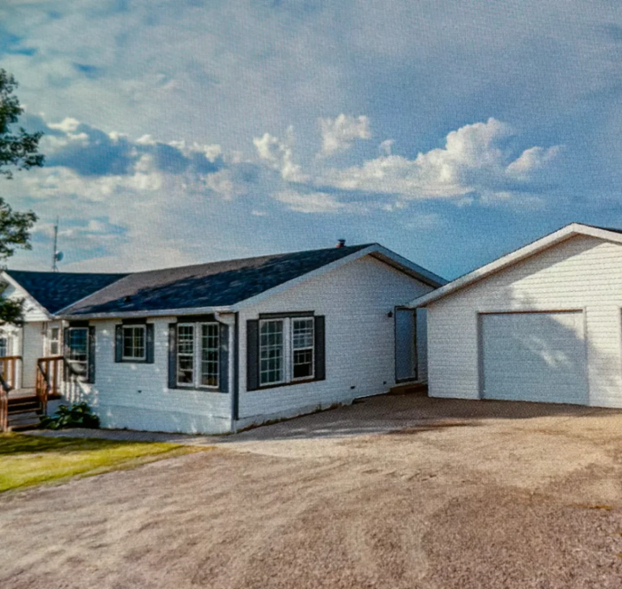 Foothills Ranch Rental House – Peaceful 80-Acre Country Retreat Near Cardston Hospital