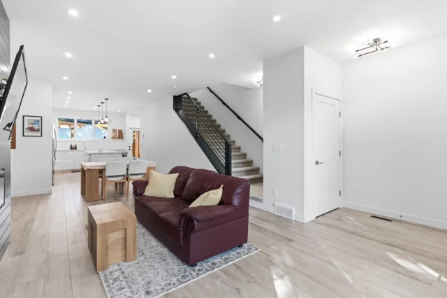 BROADWAY RETREAT - close to RUH, SCH & SPH