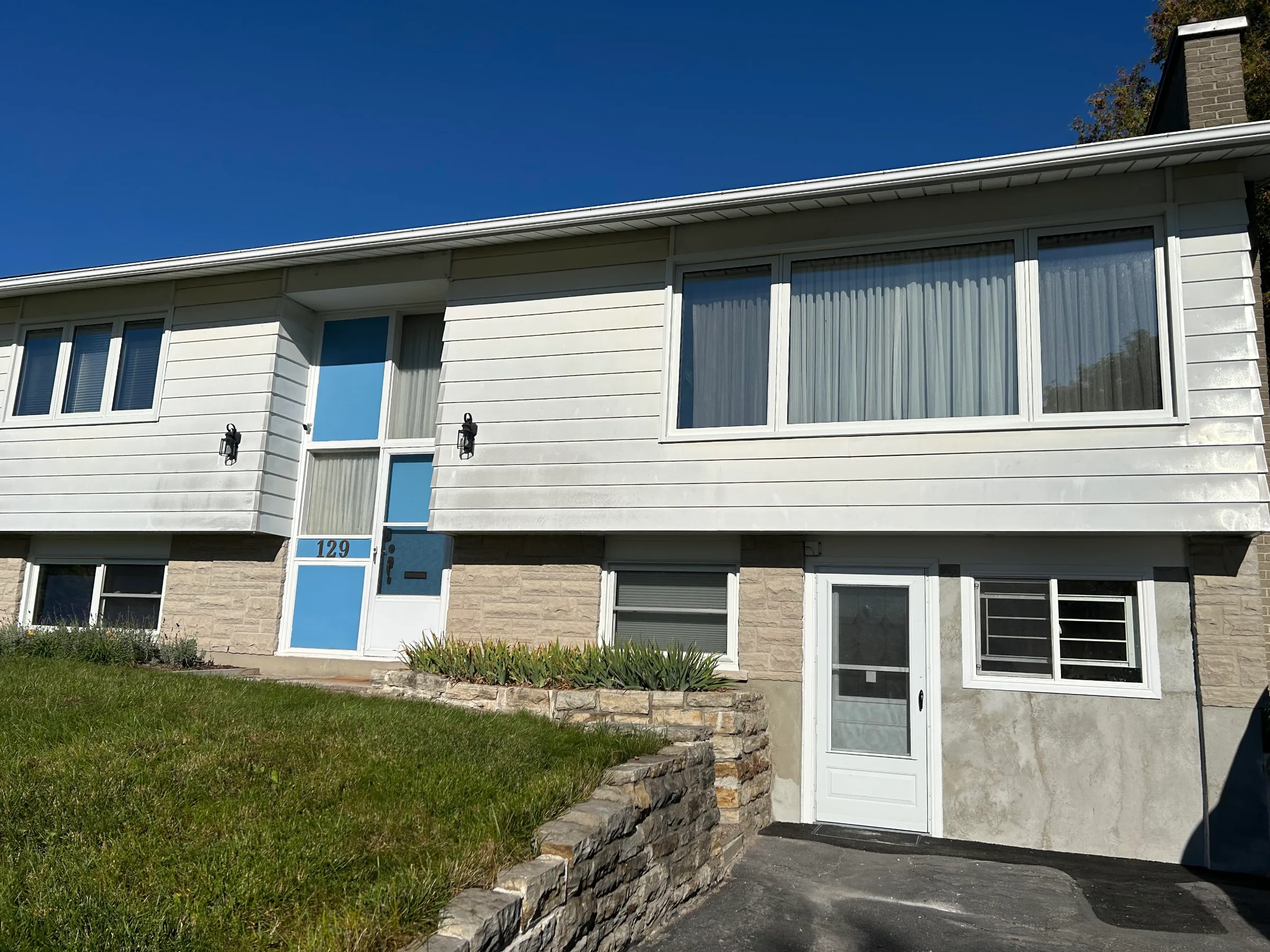 Home sweet Home near Queensway Carleton Hospital in Ottawa