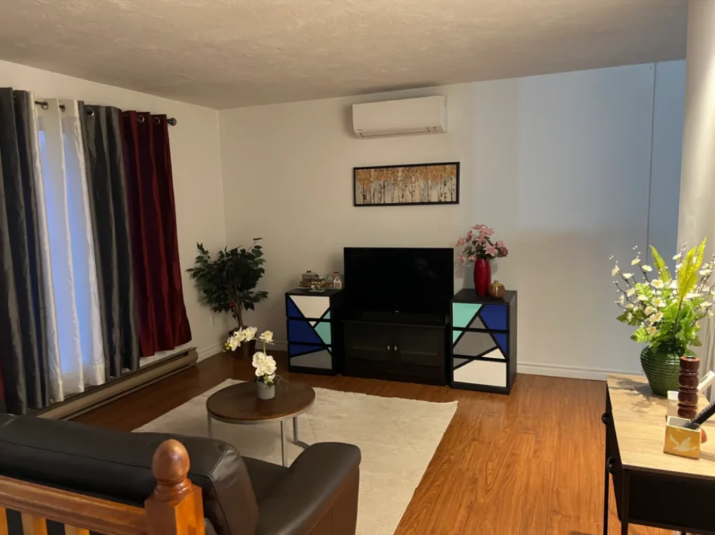 Sunlit 2BR Upper Unit Near Horizon Moncton Hospital – Perfect for Travel Healthcare Professionals
