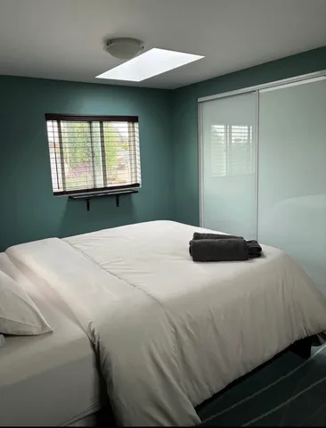 Large, bright room. Very central location