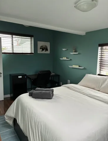 Large, bright room. Very central location