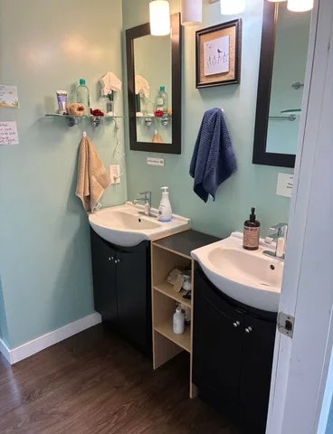 Large, bright room. Very central location