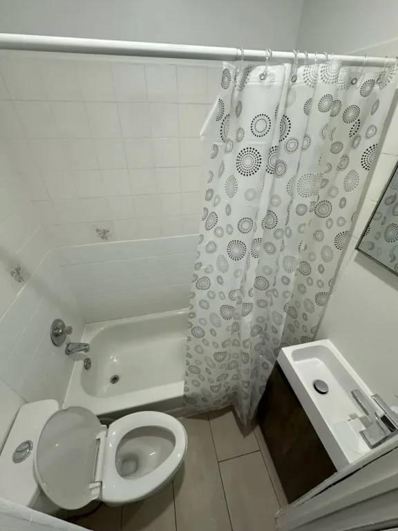 Small but cozy Bachelor apartment at Convenient Location
