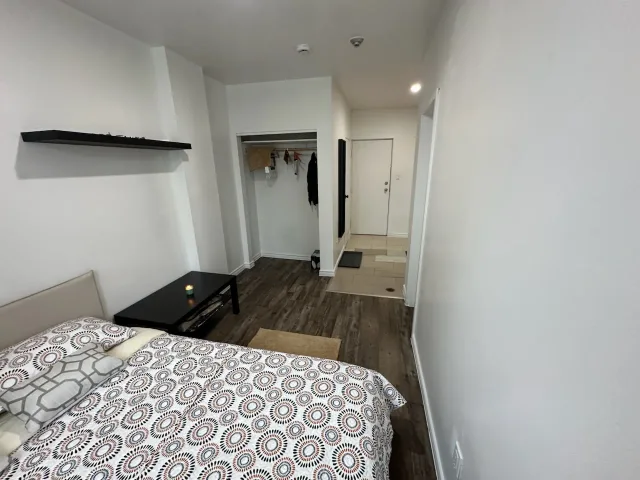Small but cozy Bachelor apartment at Convenient Location