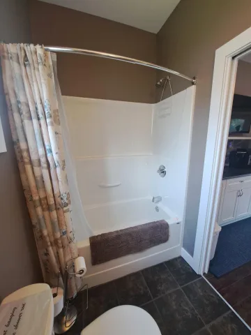 Studio Suite close to Boundary District Hospital - Grand Forks, BC