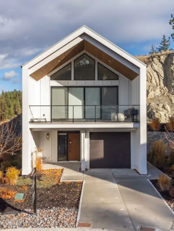 Modern Home in Lakefront Community Near UBCO & Airport