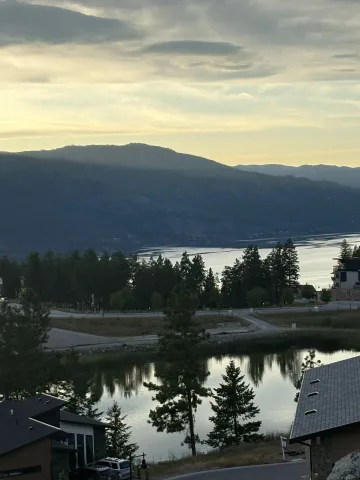 Modern Home in Lakefront Community Near UBCO & Airport