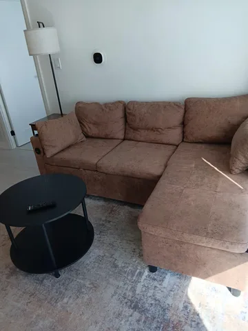 Charming Cozy modern condo fully equipped . City views .close to all amenities. Transit 1 block away