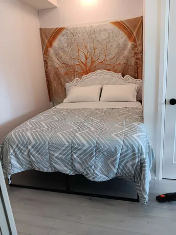 Charming Cozy modern condo fully equipped . City views .close to all amenities. Transit 1 block away