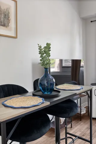 Windsor 1BR + Office | Nurses & Business Travelers