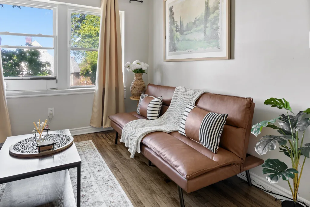 Windsor 1BR + Office | Nurses & Business Travelers