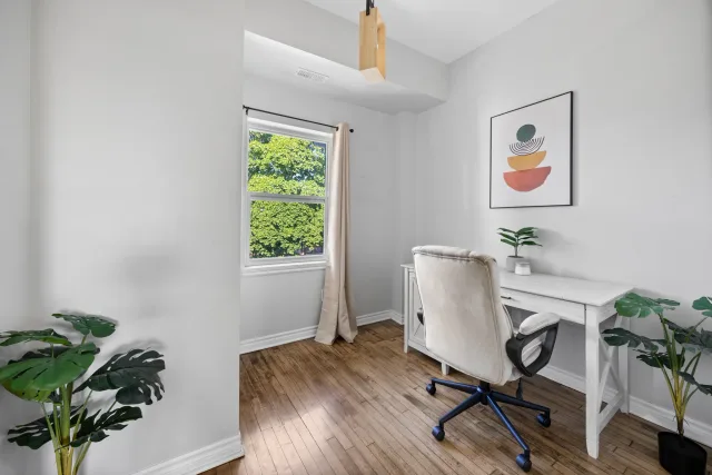 Windsor 1BR + Office | Nurses & Business Travelers