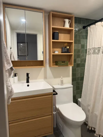 Beautifully furnished Loft - Walk to Mount Saint Joseph's, Bike to VGH and BC Children's