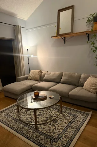 Beautifully furnished Loft - Walk to Mount Saint Joseph's, Bike to VGH and BC Children's