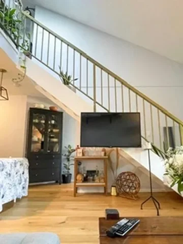 Beautifully furnished Loft - Walk to Mount Saint Joseph's, Bike to VGH and BC Children's