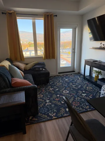 Brand new Condo-everything you need