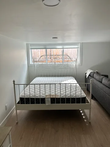 Cozy Bachelor Suite near Royal Jubilee Hospital