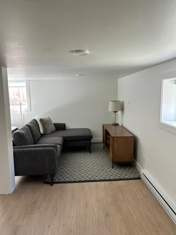 Cozy Bachelor Suite near Royal Jubilee Hospital