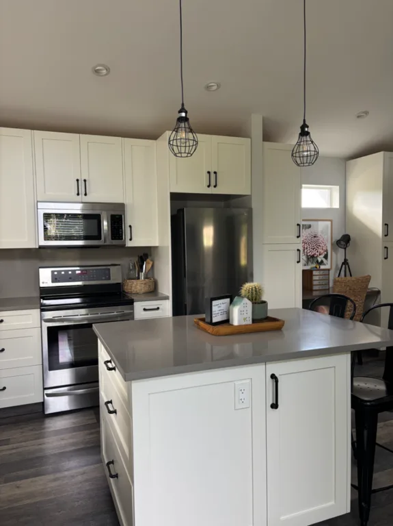 Modern carriage house , Coastal Chic