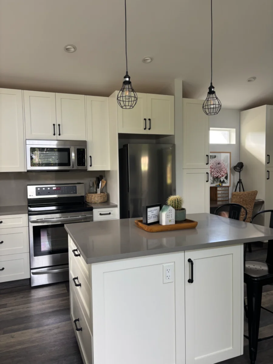 Modern carriage house , Coastal Chic