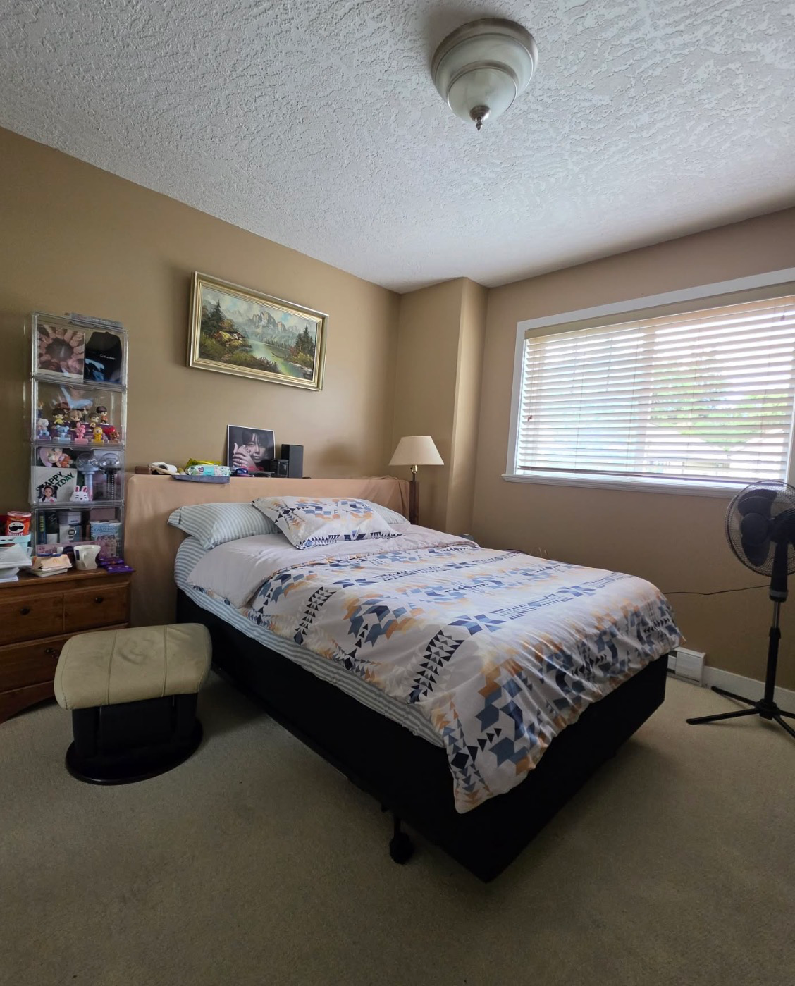 Bright & Cozy Furnished Bedroom in Langford (Near Costco & Millstream Village)