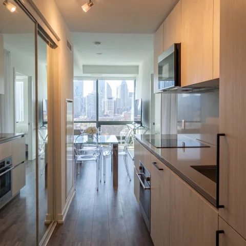 Executive Furnished 1+Den | Turnkey Healthcare Professional | Near Hospitalspital R