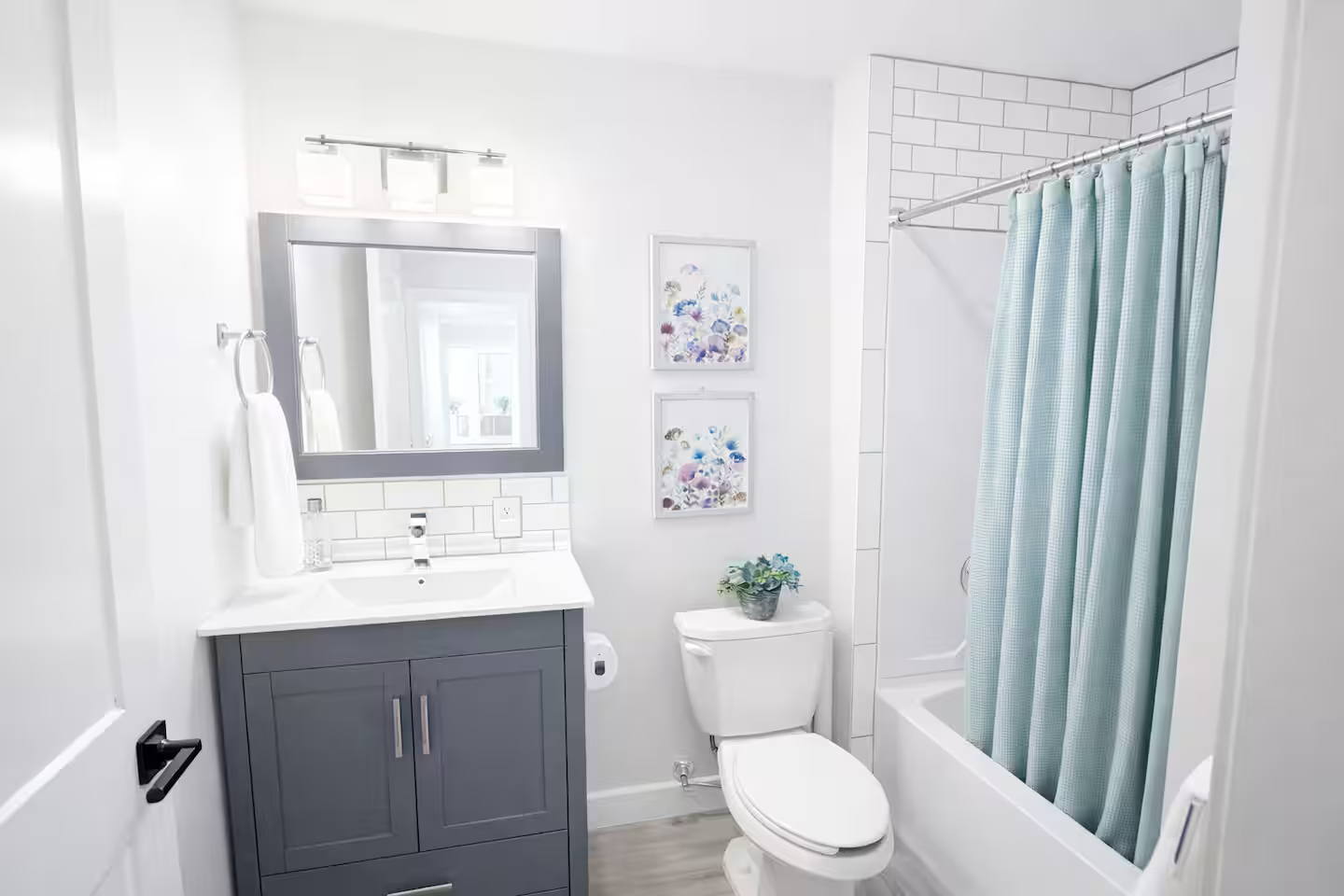 Modern Suite Near Abbotsford Hospital and Langley Hospital