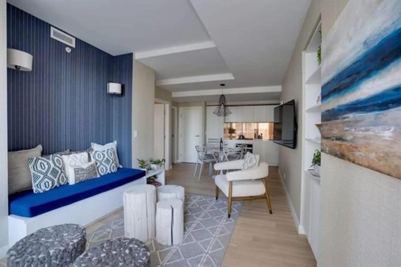 Spacious modern apartment with gym and pool