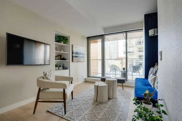 Spacious modern apartment with gym and pool