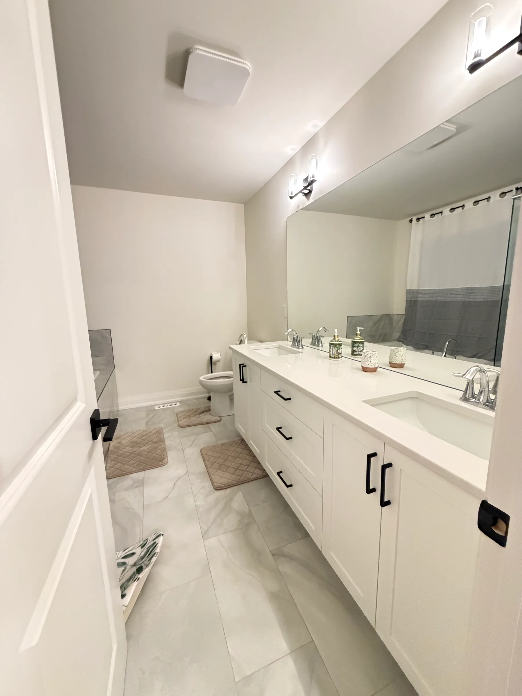 Brand-New 4BR Home · 8 Min to University Hospital (LHSC) · Fast Wi-Fi & Desks