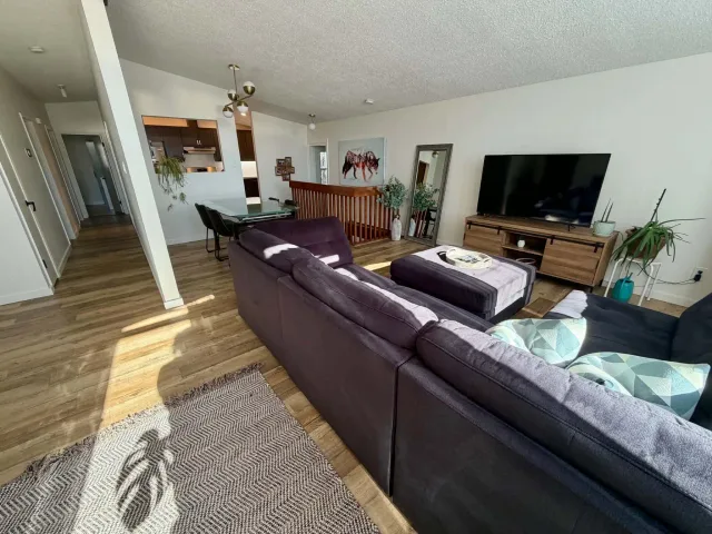 All Include Executive 3 Beds / 2 Bath Bungalow | Prime Location | Garage