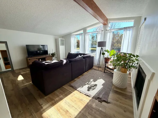 All Include Executive 3 Beds / 2 Bath Bungalow | Prime Location | Garage