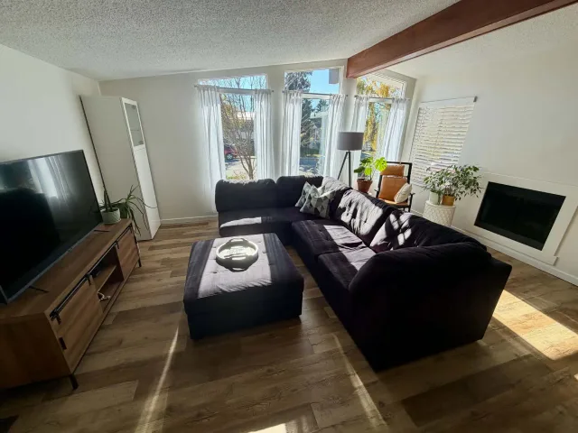 All Include Executive 3 Beds / 2 Bath Bungalow | Prime Location | Garage