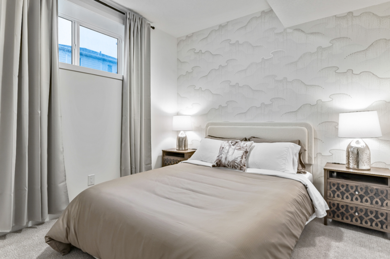 Private 1BR Suite w/ full Kitchen & Laundry