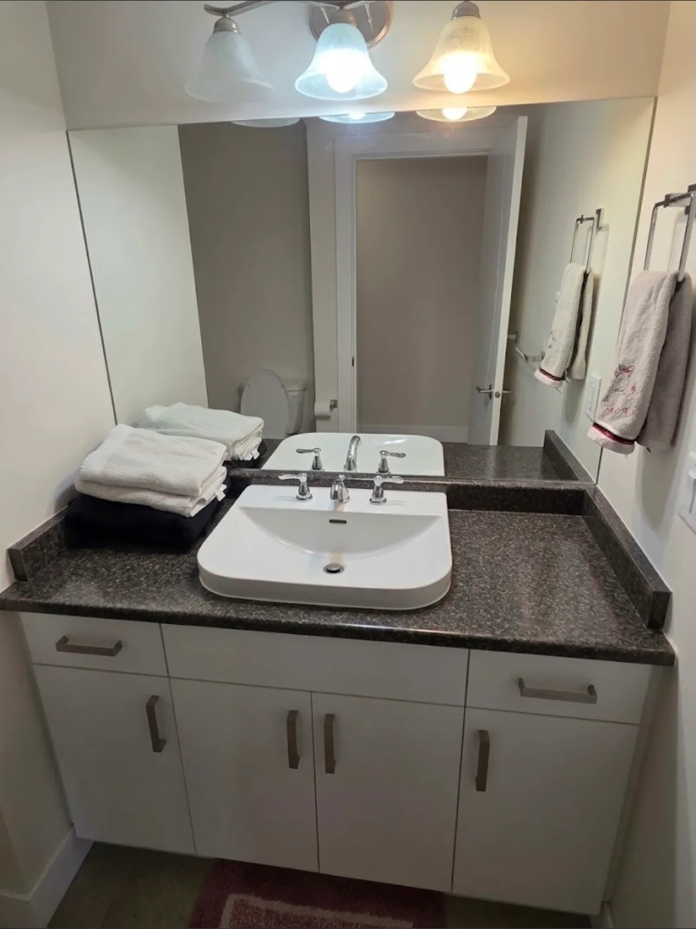 Furnished 2-Bed Suite — 5 Mins Drive  from Penticton Regional Hospital