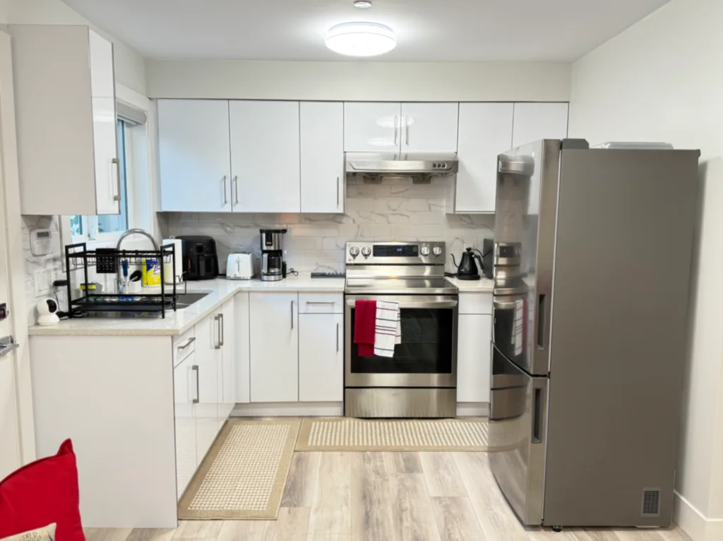 Cozy 2 Bed 1 Bath Basement Unit