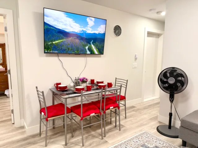 Cozy 2 Bed 1 Bath Basement Unit