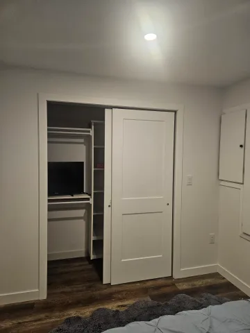 Charming Modern Fulll Furnished 1 Bedroom Apartment 