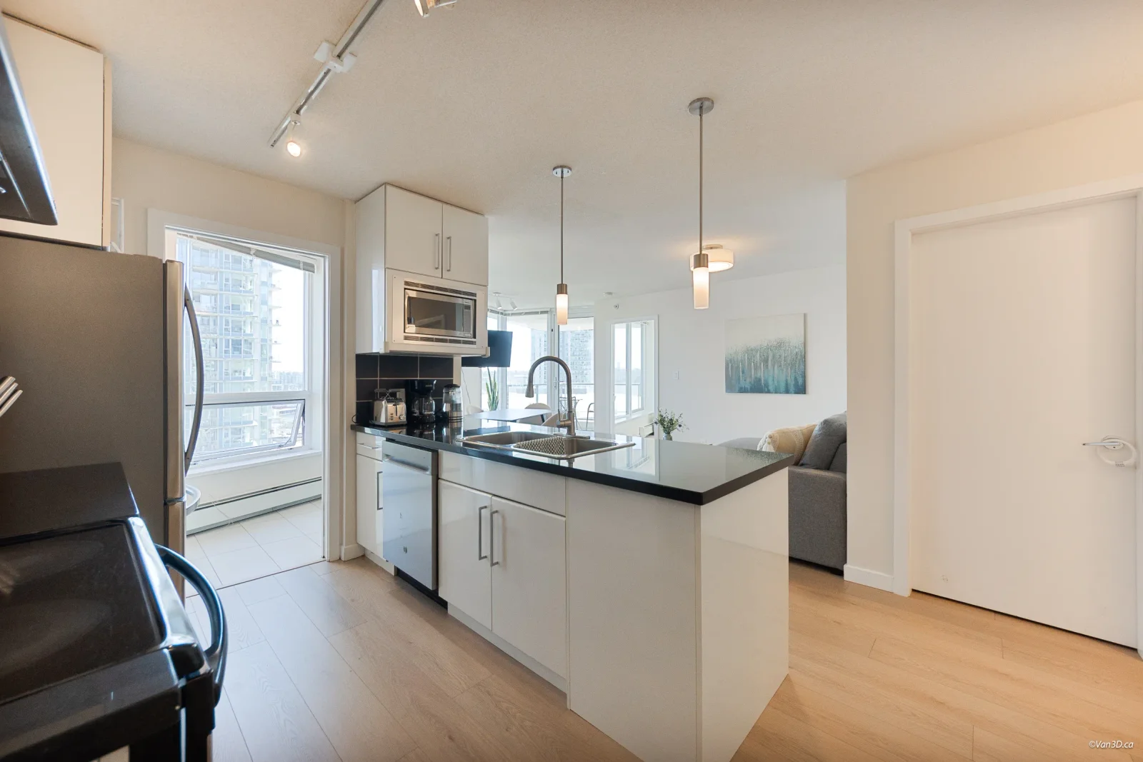 Spacious 2BR 2BA in Downtown Vancouver closed to major hospitals