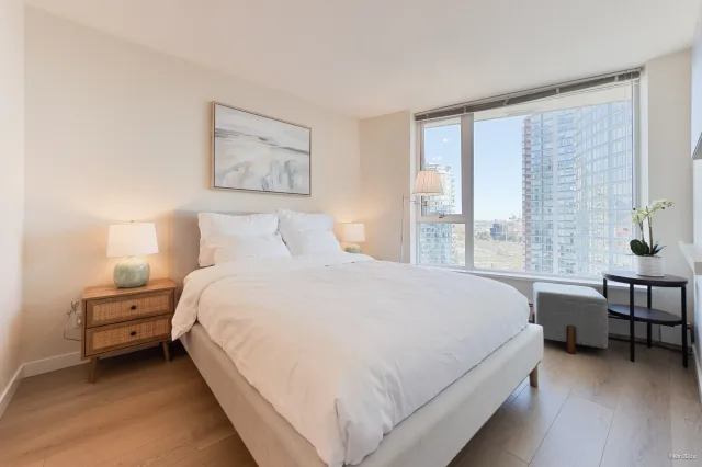 Spacious 2BR 2BA in Downtown Vancouver closed to major hospitals