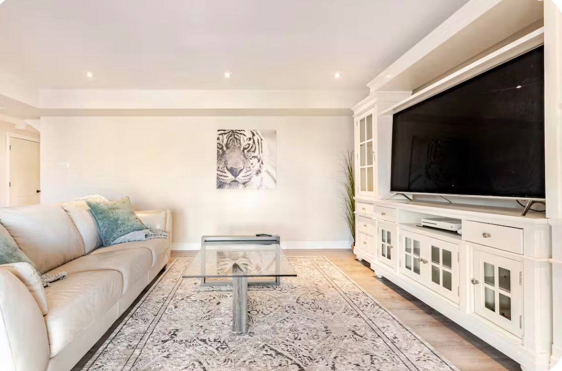 Private Suite In Bowmanville