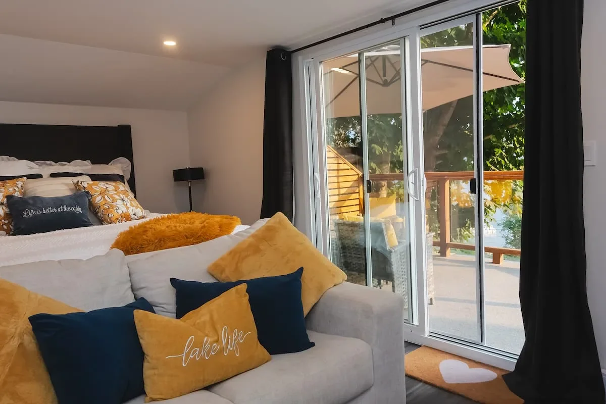 Furnished 1 Bed Lakeview Suite in Blind Bay for Travel Nurses