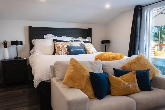 Furnished 1 Bed Lakeview Suite in Blind Bay for Travel Nurses