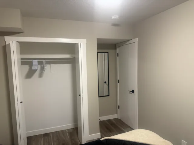 The Cozy Haven Modern 1-Bedroom Suite with Queen bed and  Sofa Bed