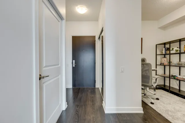 M-Lux Midterm Rental near SquareOne Mississauga. 1+1 bedroom, 2 full bathrooms