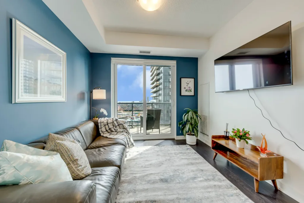 M-Lux Midterm Rental near SquareOne Mississauga. 1+1 bedroom, 2 full bathrooms