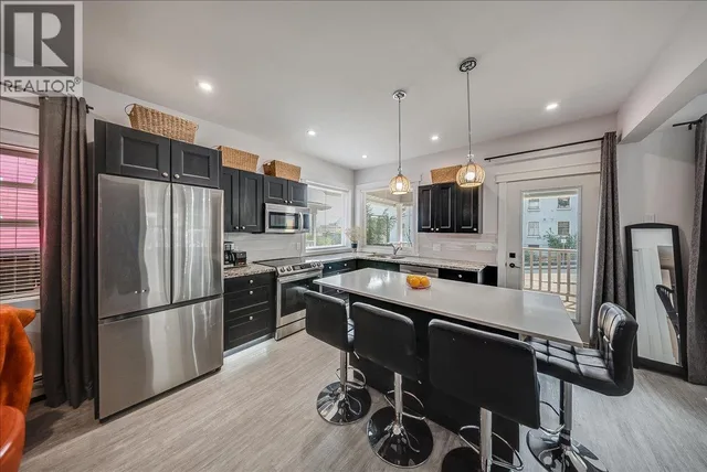 Modern fully furnished apartment near amenities 